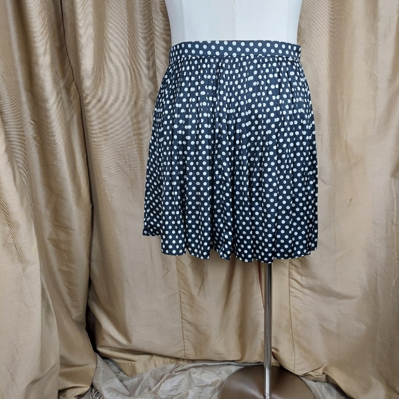 SOLD🚫🚫🚫J.crew Navy blue polka-dot skirt - Picture 4 of 9